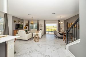 Ev8812 - Legends Landing