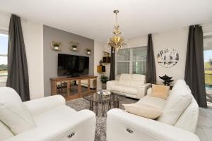 Ev8812 - Legends Landing