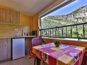 Beachfront Sunset Apartments Sutomore