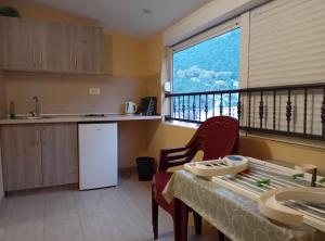 Beachfront Sunset Apartments Sutomore