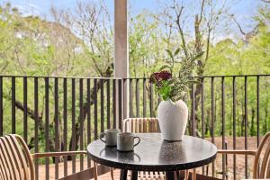 Brand-New 2-Bed with Rooftop Access