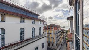 Classic Tagus River View Apartment by LovelyStay