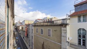 Classic Tagus River View Apartment by LovelyStay