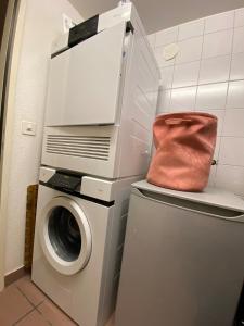 Stylish Room and private bathroom in lakefront apartment