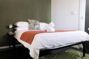 Foools Inn - Trendy Rooms available in the Heart of Sea Point!