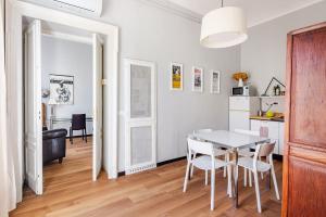 City Center Renovated Apartment in a Historic Building Near the Po River