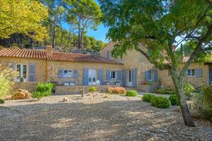 Mas Provençal dException avec Piscine et Vue Mer pour 8-10 Personnes