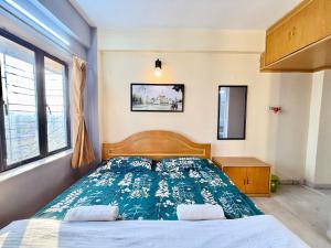 Elegant 2BHK Stay Near Iconic Chinatown, Tangra - AC - WiFi - Parking - Caretaker
