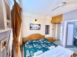 Elegant 2BHK Stay Near Iconic Chinatown, Tangra - AC - WiFi - Parking - Caretaker