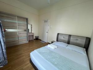 MardOnes Resthouse at Borneo Cove