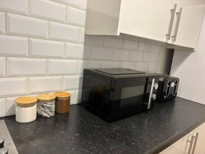 Luxe 4-BR Birkenhead Home | Free Parking & Wi-Fi