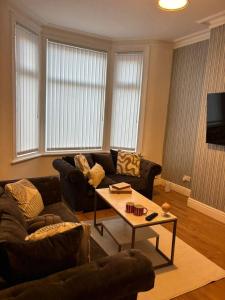 Luxe 4-BR Birkenhead Home | Free Parking & Wi-Fi