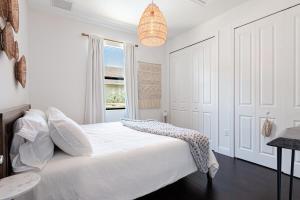 Beach Bungalow - Pool Bikes & Beach - Paddle Board Included