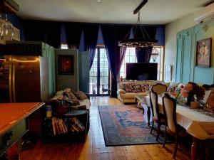 2 bedroom Loft in Old Fire house 35 min from manhattan