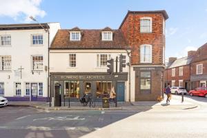 Grade II listed flat in the heart of Salisbury