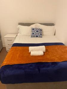 Modern 4BR Home Ideal for Groups Free Parking