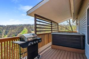 Great Family Vacation - Theatre - Games - Hot Tub