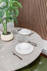 Arcade! Brand New MCM 4BR, Ping Pong, 4 Queens