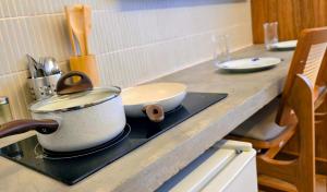 Design e Conforto no Coração do Gonzaga | Piscina Vista Mar