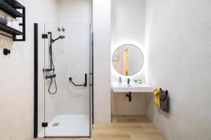 Naranjas y Limones Málaga, by Homing U