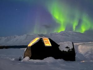 Igloo-Dome by a River - Sky Sighting
