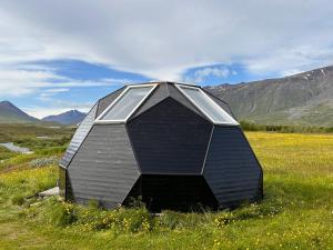 Igloo-Dome by a River - Sky Sighting