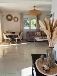 Belle Villa avec piscine privée a 15minutes a pied de la mer