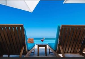 Golf View Penthouse with Private Rooftop & BBQ