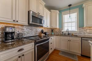 OBX Perfect Landing - KH MP 5, Ocean View, 1 Block to Beach, Fenced Yard, Flex Stays