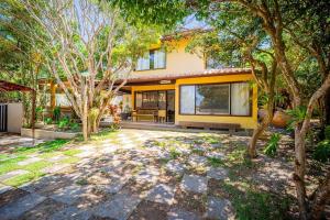 BZ13 - Casa 4 suítes c área gourmet privativa!