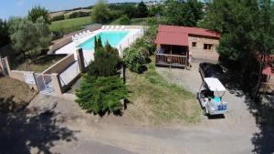 ZEcamping 3 étoiles dog friendly avec piscine au bord du lac de la Thésauque