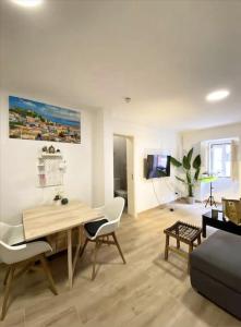 Artsy Getaway - Unbeatable Location! Great for Couples & Digital Nomads