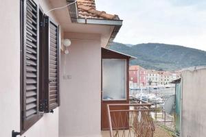 Three bedded room with an outdoor kitchen