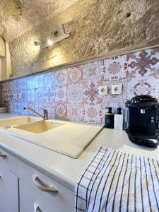 Les Hauts de Nazelles - Troglodyte loft parking