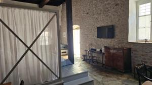 Keresbino Hydra Manor House