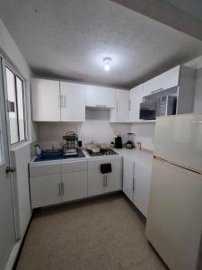 Casa 6 camas, 1est, frente a Mercado Libre