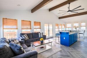 6 Bedroom, 3 unit Triplex in Crystal Beach
