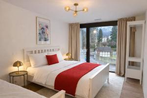 Modern Jungfrau View Apartment with Terrace and AC at Interlaken West Station