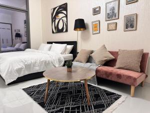 Pool view Studio with balcony in Arjan