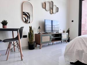 Pool view Studio with balcony in Arjan