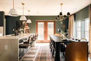 The Fairway House with Luxe Design, Sauna and Mini Putt