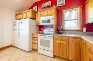 NH MP 11, Oceanfront, Pool, Swim-Up Tiki Bar, Hot Tub, Elevator, Pets Welcome
