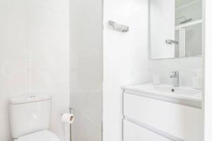Bright & Central Charming Apartment REMS