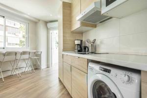 Bright & Central Charming Apartment REMS