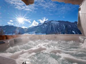 Secret Place Luxury Top Floor with Jacuzzi a Dream in Old Wood