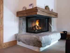 Secret Place Luxury Top Floor with Jacuzzi a Dream in Old Wood