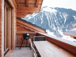 Secret Place Luxury Top Floor with Jacuzzi a Dream in Old Wood