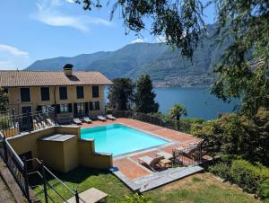 A window on the lake