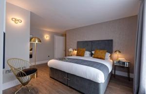 Oxford Street Fitzrovia Apartments by DMontrio