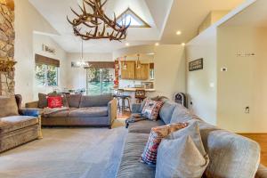 Mtn Estate with Massive Indoor Spa